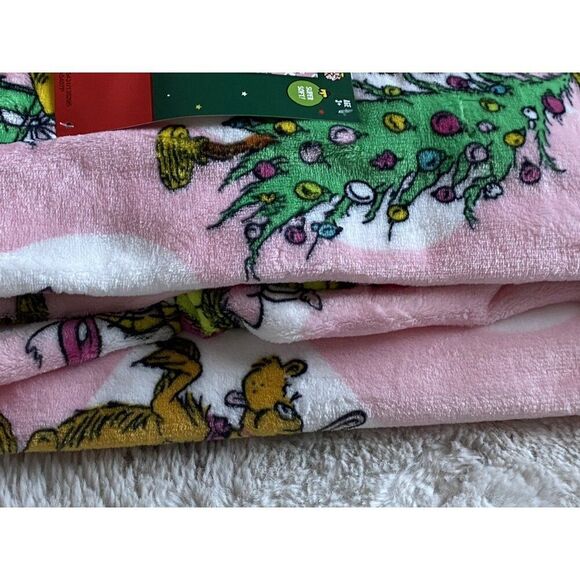 Dr. Seuss The Grinch  Max Cindy Lou Pink Throw Blanket Christmas 50 X 70" NEW - Picture 12 of 16